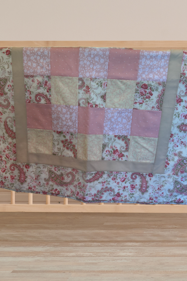 Blushing Paisley Blooms Quilt
