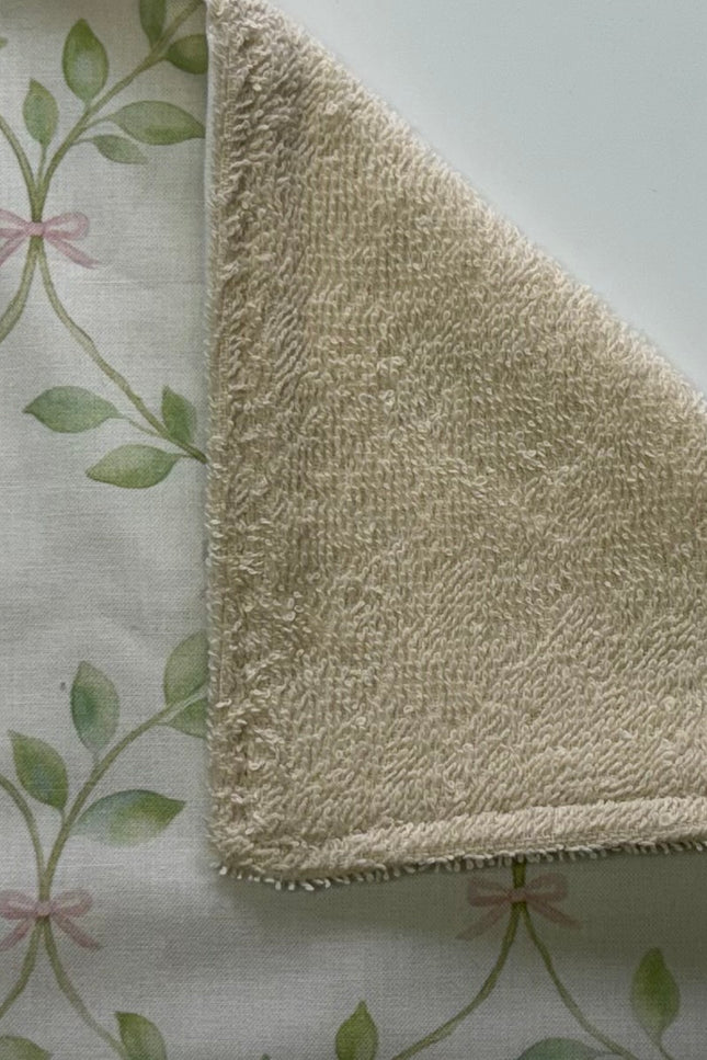 Ivy and Bows Burp Cloth